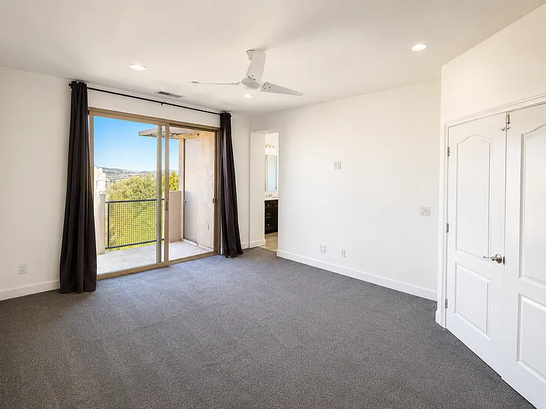 Vantis Dr — Photo 16