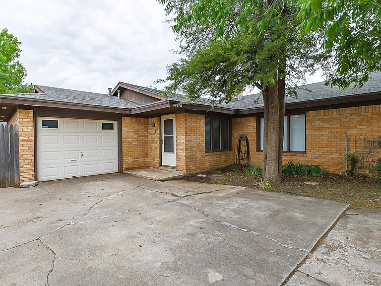 4407 75th Dr #B — Photo 3