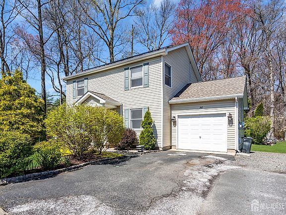3rd image of 90 Bear Brook Rd
