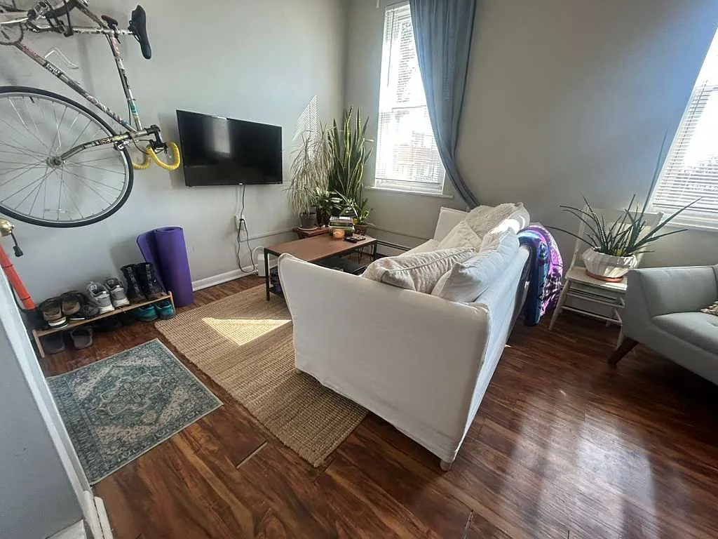 1 bed, $1,090 — Photo 4