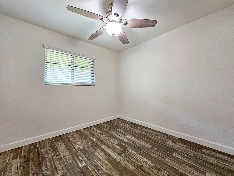 Parklane Apartments — Photo 105