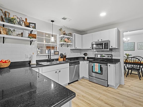 4th image of 1505 Hawkwood Rd