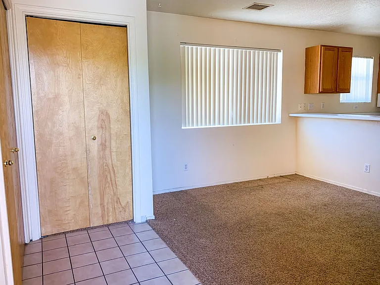 924 Valencia Dr SE — Photo 10
