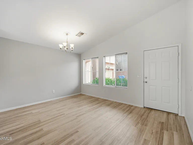 21862 N 40th Pl — Photo 2