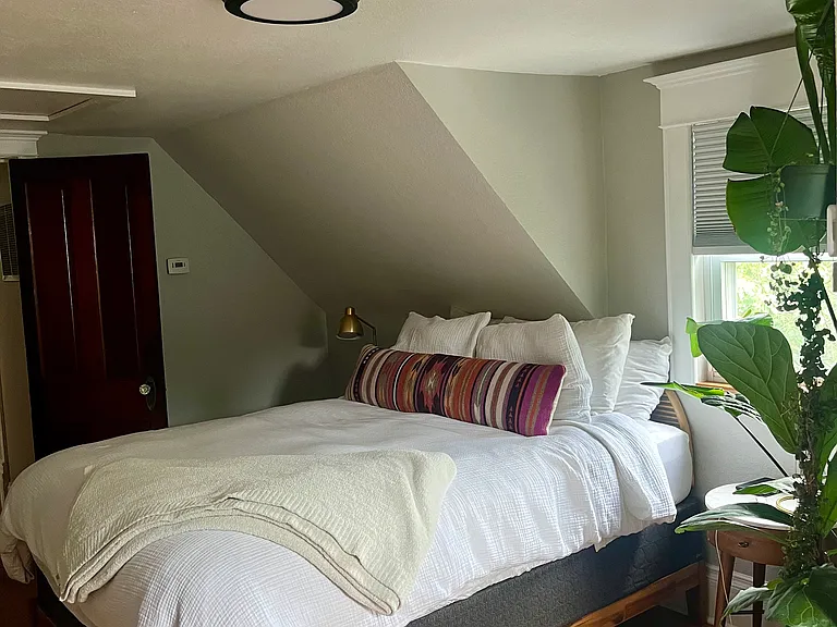 Upstairs bedroom 1