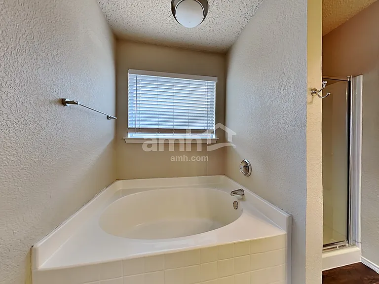 955 Aaron Dr — Photo 10
