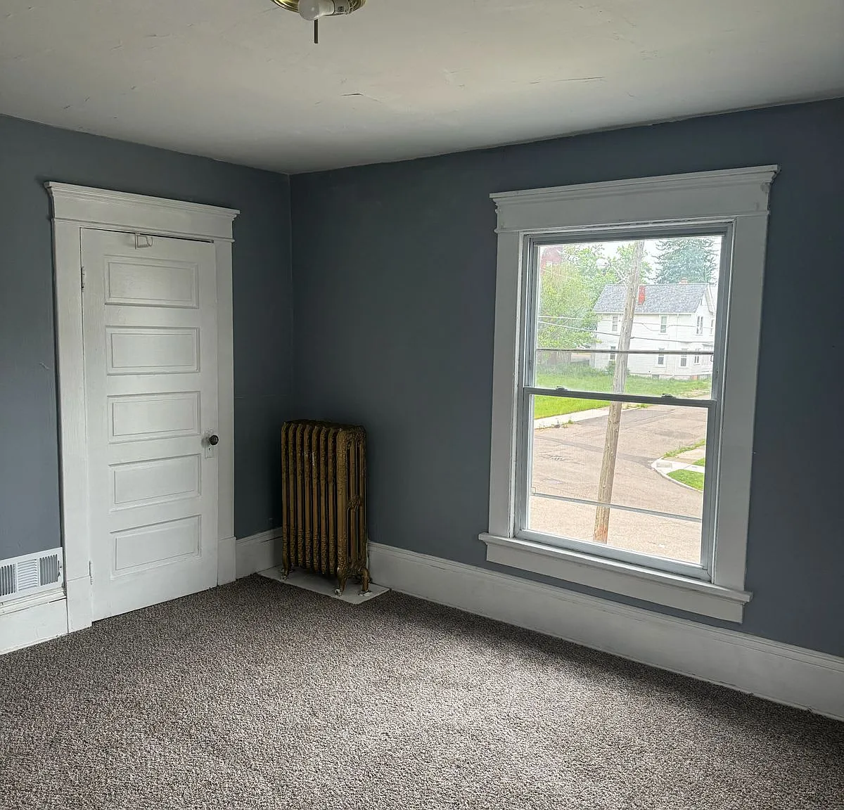 3 bed, 1.0 bath, $850 — Photo 4