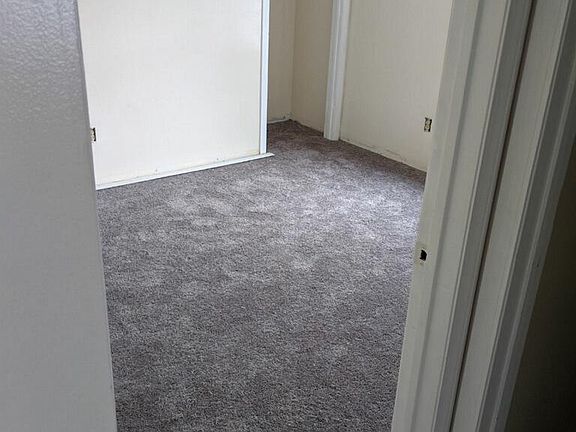 4th image of 2814 Southfield Village Dr
