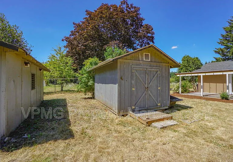 19505 NE 11th St — Photo 38