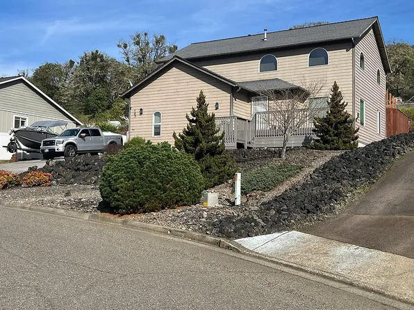 187 N View Dr, Roseburg, OR 97470