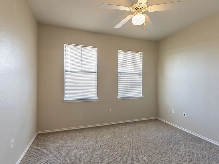 Sequoia Park Apartments — Photo 14