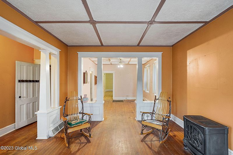 5th image of 869 Eastern Avenue
