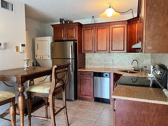 4th image of 1113 Green Pine Boulevard #C1