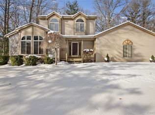 2273 Somerville Dr, Oxford, MI 48371