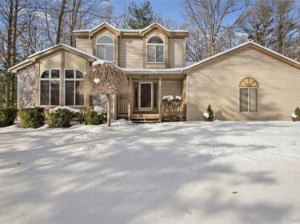2273 Somerville Dr, Oxford, MI 48371