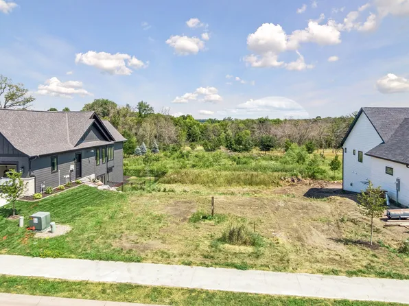 1951 Campfire Dr E, Waconia, MN 55387