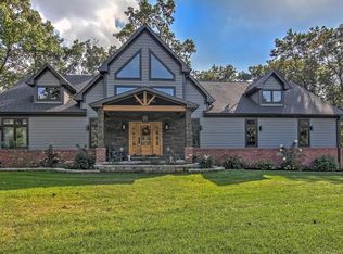 8147 Old Oak Dr, Demotte, IN 46310