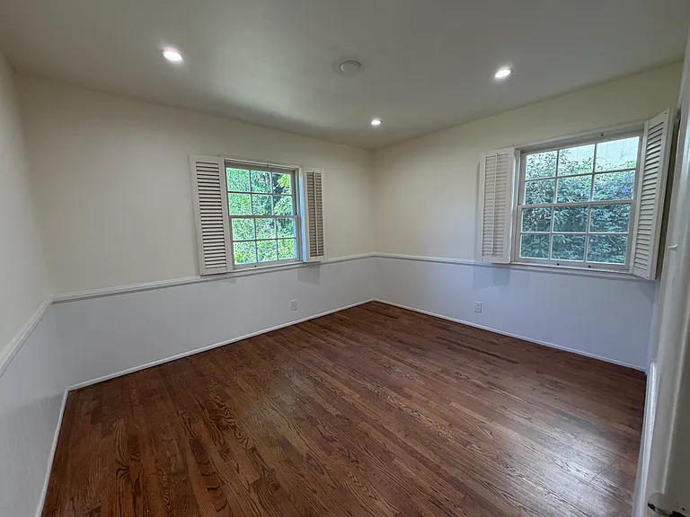 13810 Magnolia Blvd — Photo 18