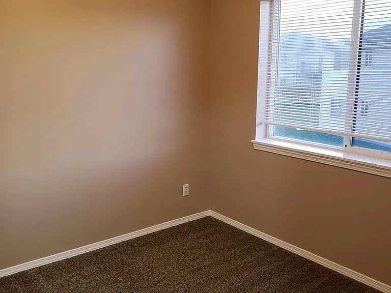 349 Morningside Dr #4 — Photo 3