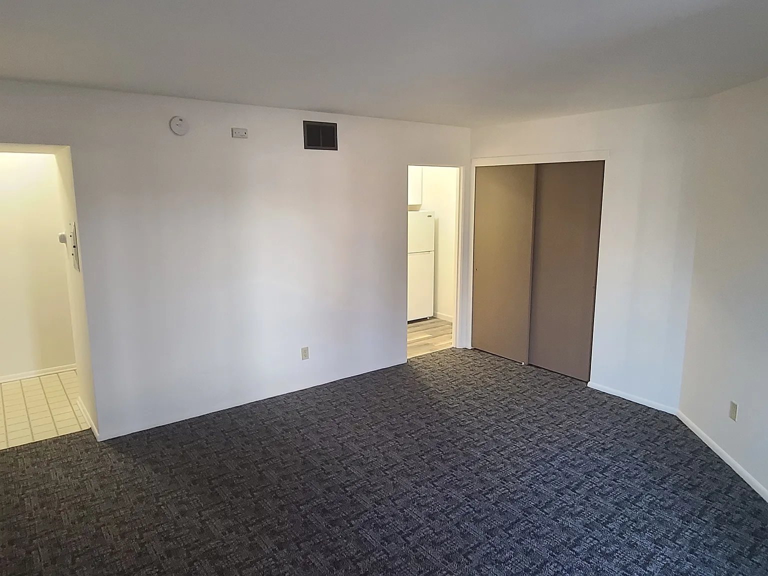 Elmwood Apartments — Photo 3