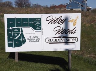 850 S 32nd St, Clinton, IA 52732