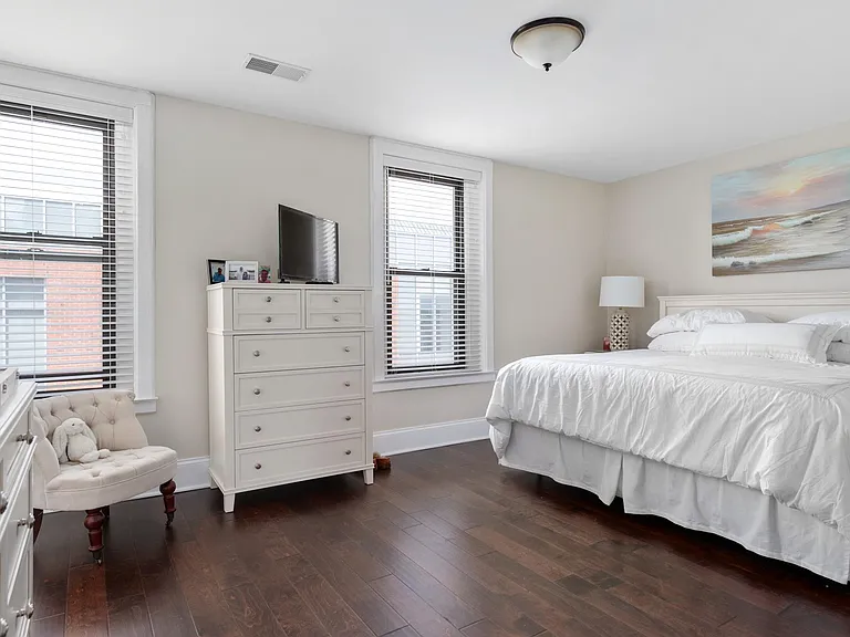 510 Broadway St #3H — Photo 4
