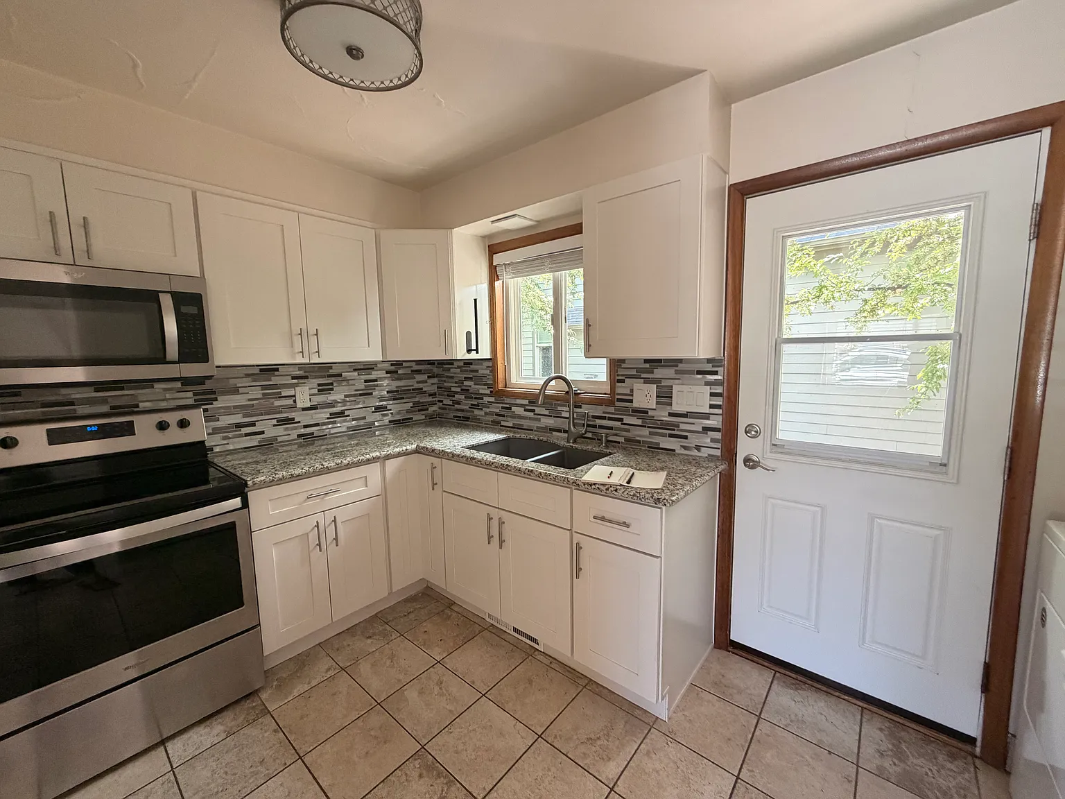 2 bed, 725 sqft, $1,650 — Photo 4