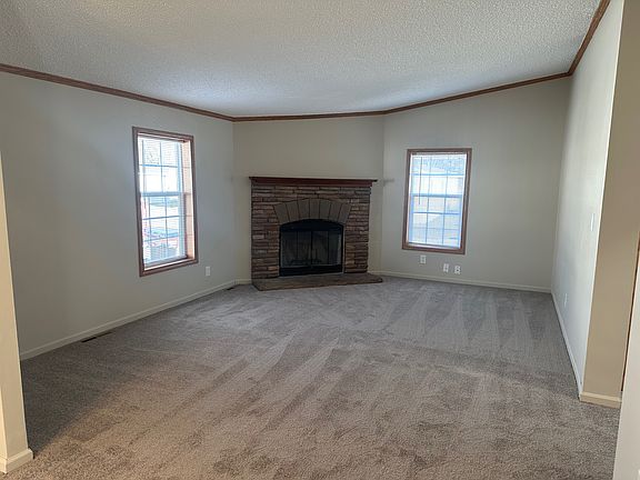 4th image of 303 Scarlet Oak Ln #303