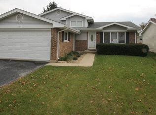 1145 E Meadow Lake Dr, Palatine, IL 60074