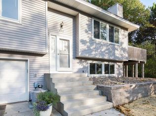 932 Sherwood Rd, Shoreview, MN 55126