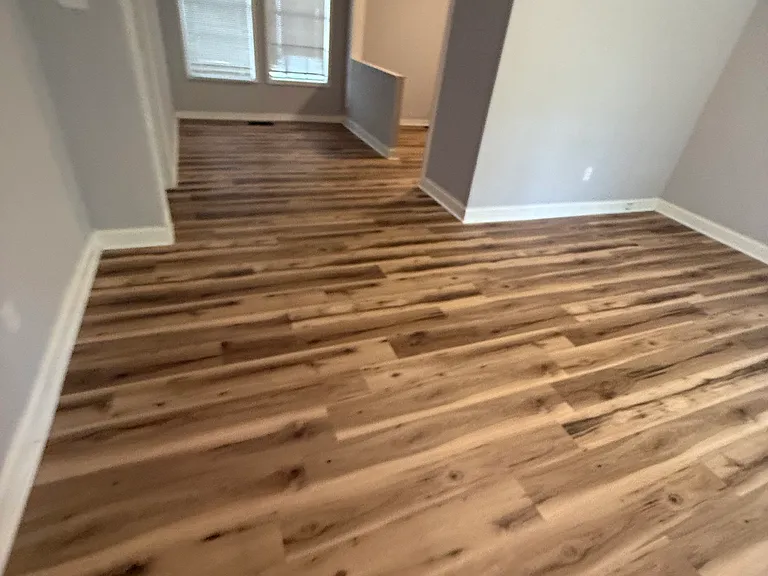 902 Lindsey Dr — Photo 2