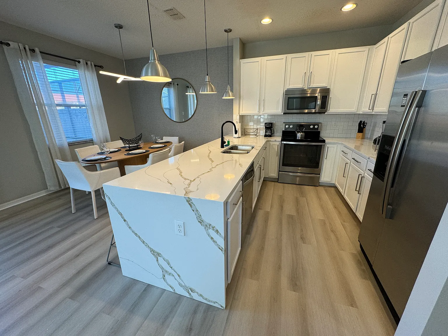 4 bed, 1907 sqft, $2,800 — Photo 4