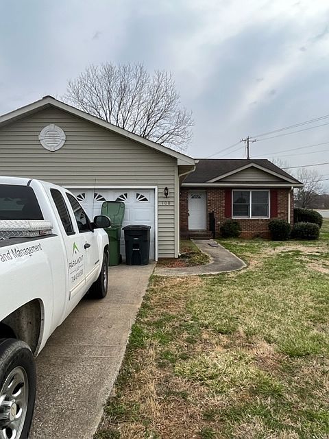 1st image of 100 College Manor Dr