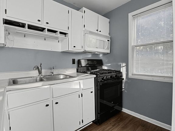3rd image of 6414 W Hillside Rd APT B