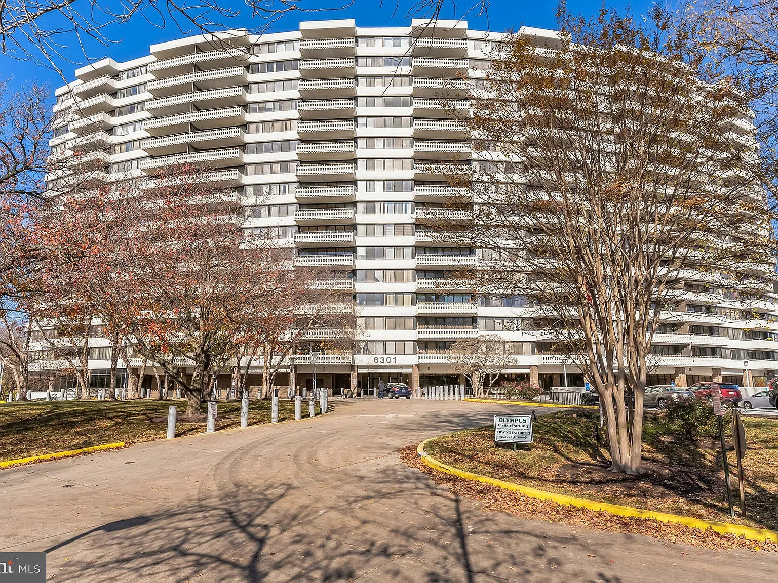 Olympus Condominiums — Photo 1