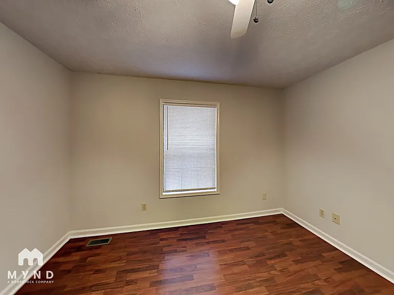 4832 Wyndam Dr — Photo 12