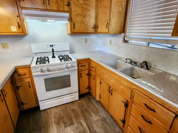 1168 Jungfrau Dr, Crestline, CA 92325