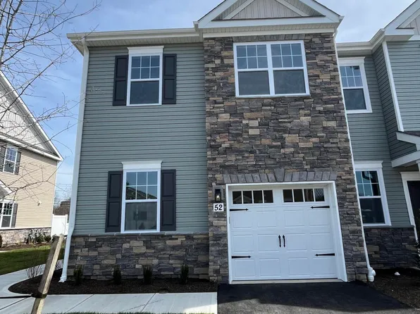 52 Chapel Ln, Wall, NJ 07753