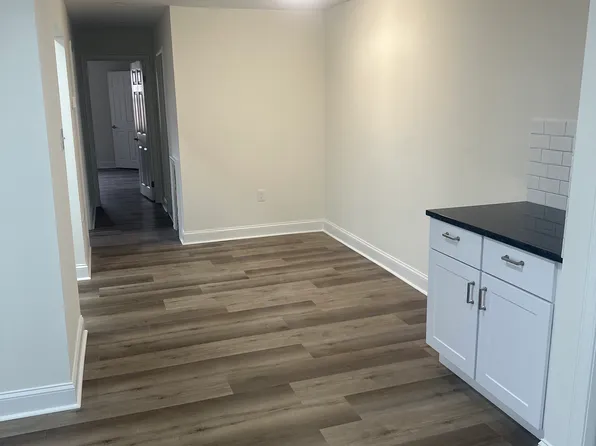 802 South Ave APT C11, Secane, PA 19018