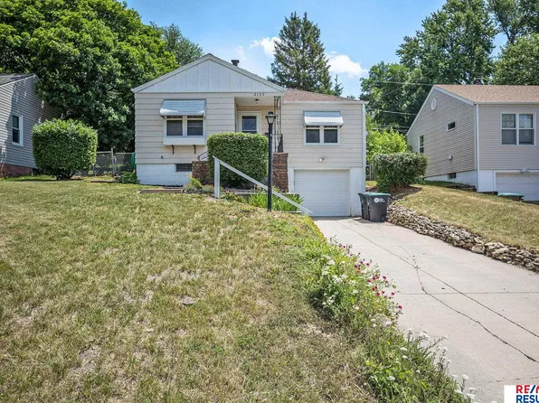 2137 S 47th St, Omaha, NE 68106
