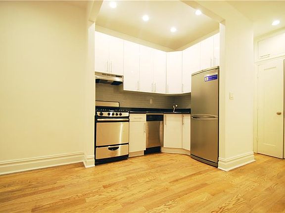 3rd image of 21 Gramercy Park S APT 1C