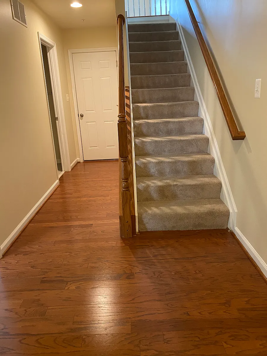 Hallway - Entrance - 7906 Blue Stream Dr