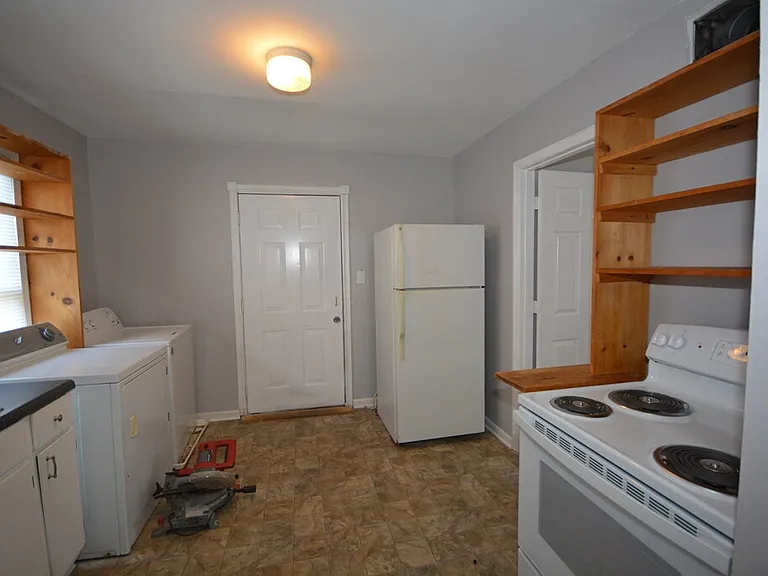 536 E Waldburg St #B — Photo 11