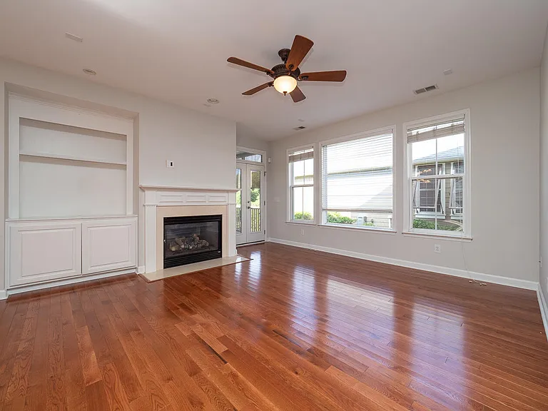 3040 Treadwell St — Photo 21