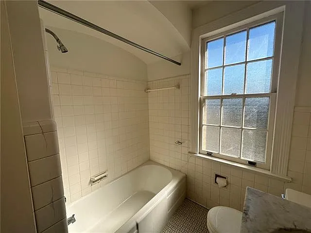 5404 Saint Charles Ave #F — Photo 7