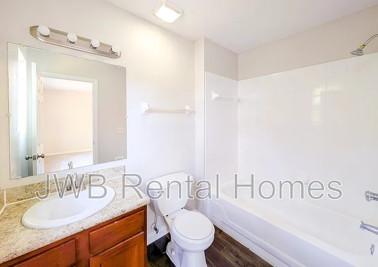 73 W 5th St — Photo 11