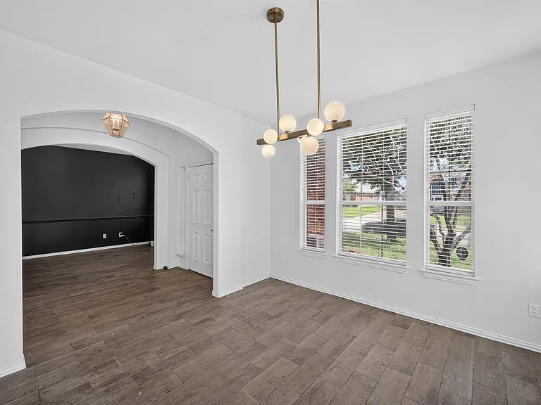 308 Keswick Ln — Photo 8