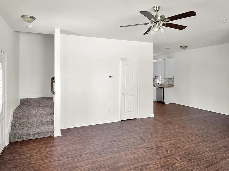1102 Parkway Trl — Photo 5