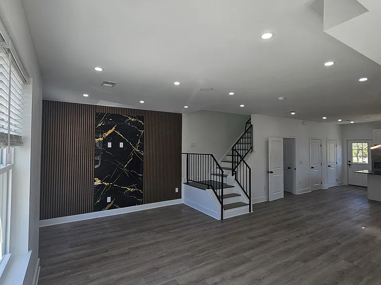 2370 Randolph St — Photo 12