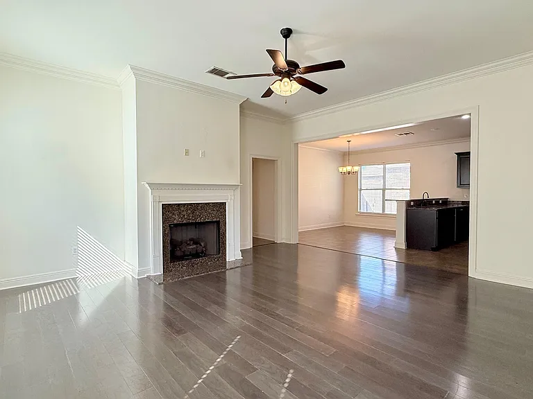 108 Valcour Pl — Photo 4